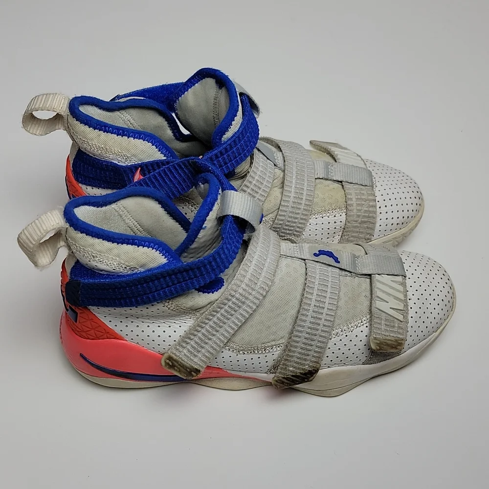 Youth Nike LeBron James Shoe